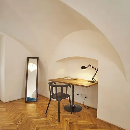 Lazenska N4 Lägenhetshotell Prag
