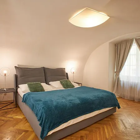 Lazenska N4 Prague