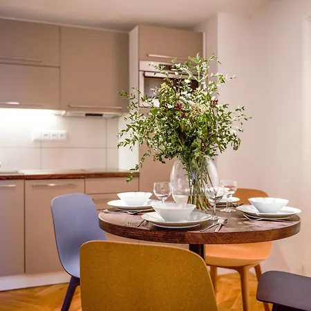 Lazenska N4 公寓式酒店 4*