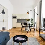 Lazenska N4 4* 프라하
