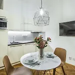아파트호텔 Lazenska N4 4*