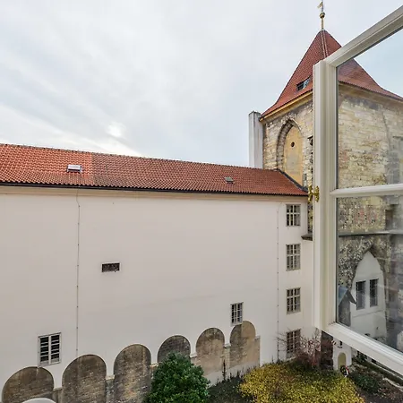 Hotel apartamentowy Lazenska N4 4*